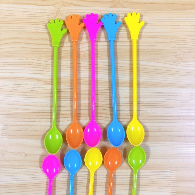 Combo 5 muỗng nhựa hình bàn tay 5 màu khác nhau kt 20cm