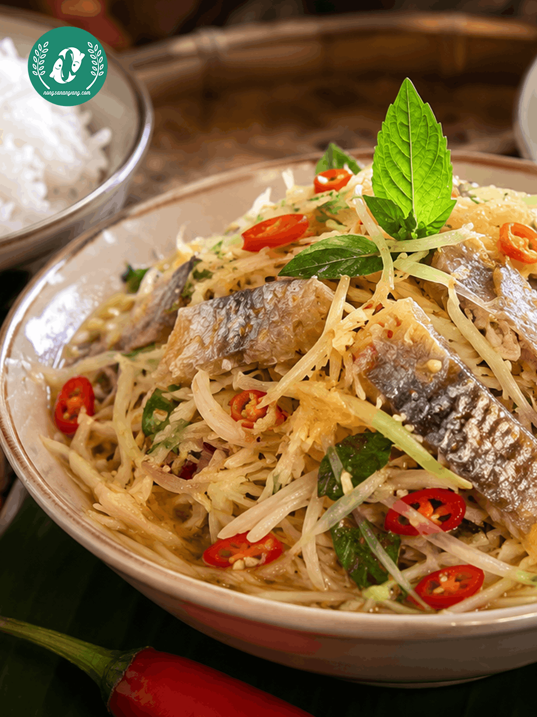 Bún mắm, mắm chưng hoặc ăn liền cùng cơm nóng