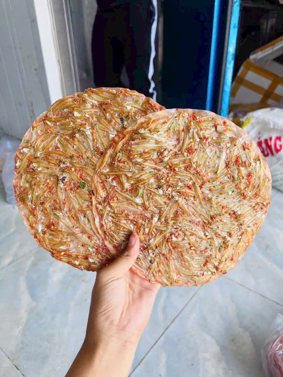 Bánh Tráng Cá Cơm Giòn Rụm