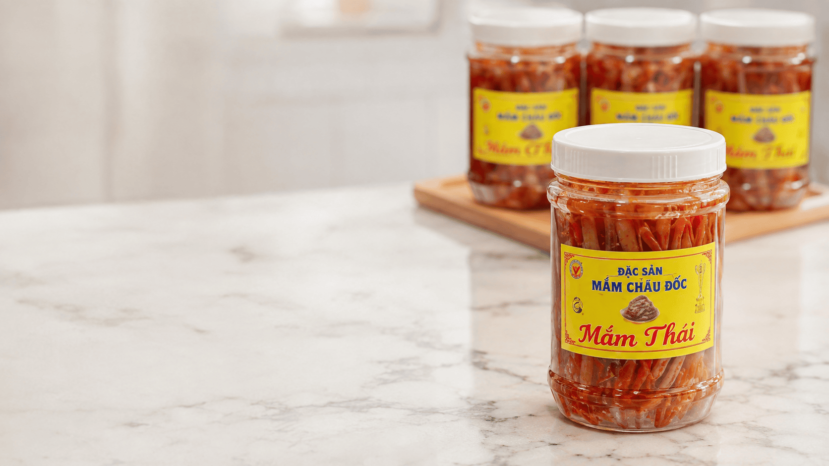 Mắm Thái trên bàn đá cẩm thạch