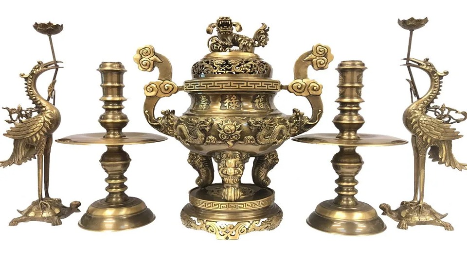 Bộ Đỉnh Đồng Thờ Cúng: Phải Chăng Là Chìa Khóa Đưa Tâm Linh và Phong Thủy Vào Không Gian Sống?