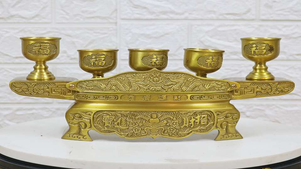 Chén Thờ Đồng: Chìa Khóa Phong Thủy Dẫn Lối Tài Lộc, Bình An Cho Gia Chủ