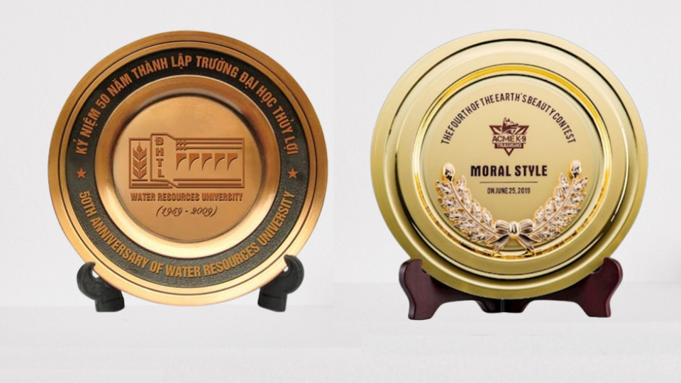 Đĩa đồng khắc logo – Quà tặng doanh nghiệp mang dấu ấn vàng son