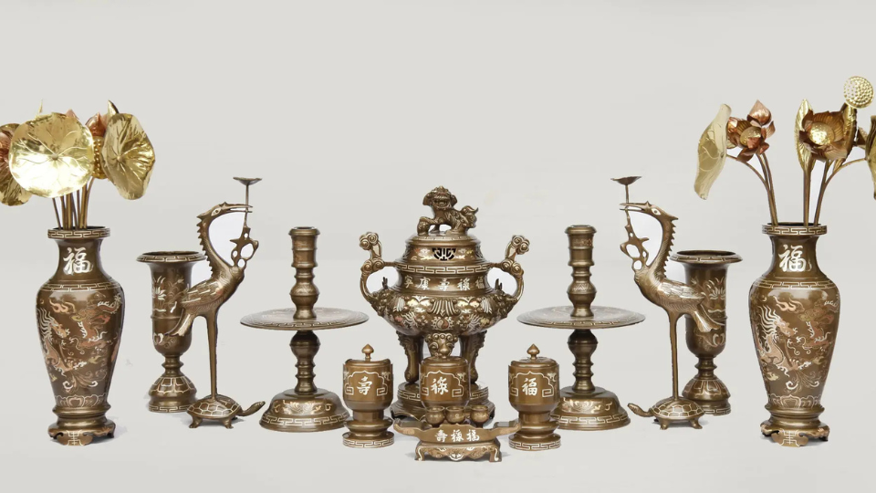 Hành Trình Nghệ Thuật: Lịch Sử Làng Nghề Chạm Đồng và Dấu Ấn Cửu Diệu Thiên Của Đồ Thờ Bằng Đồng