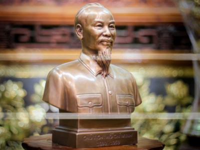 Tượng Bác Hồ Bằng Đồng-Cửu Diệu Thiên