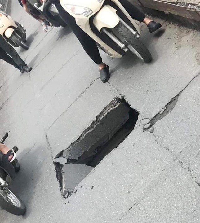 Mặt cầu Long Biên bị thủng: Lãnh đạo công ty quản lý cầu nói gì?