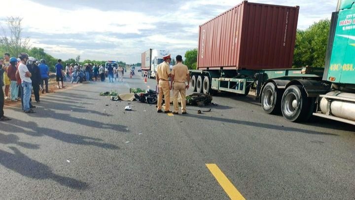 Quảng Nam: Xe máy đối đầu, 2 người chết, 1 người bị thương