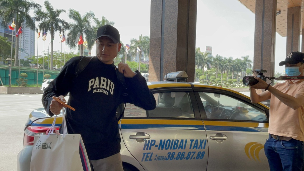 Thủ môn Đặng Văn Lâm về nước khát khao cống hiến cho tuyển Việt Nam