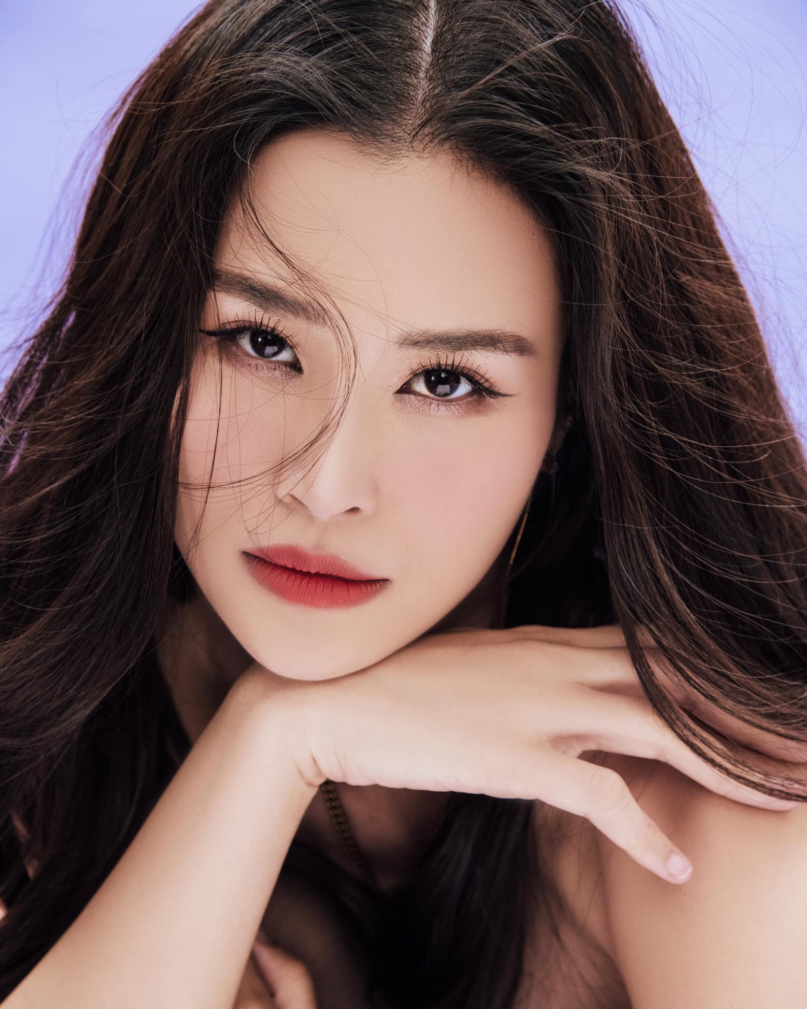 Đông Nhi lên tiếng chuyện FC chỉ trích ekip cướp đoạt kênh YouTube: Các bạn làm chị sợ hãi