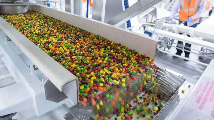 Giải cứu hai người bị rơi vào bể chứa sôcôla ở nhà máy kẹo Mỹ