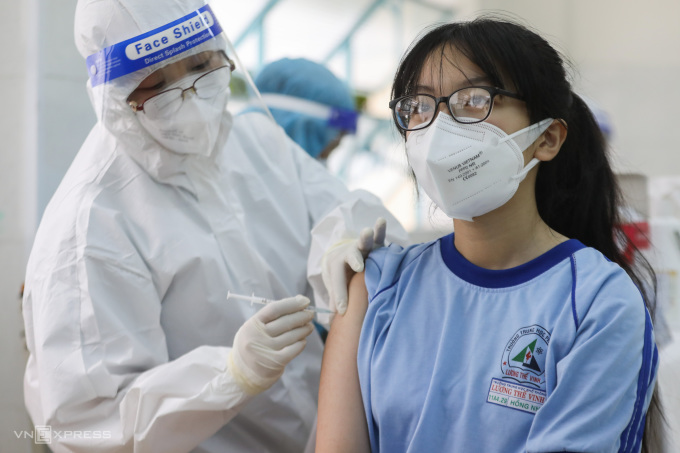 Lấy ý kiến về hai tình huống Covid-19 tại Việt Nam