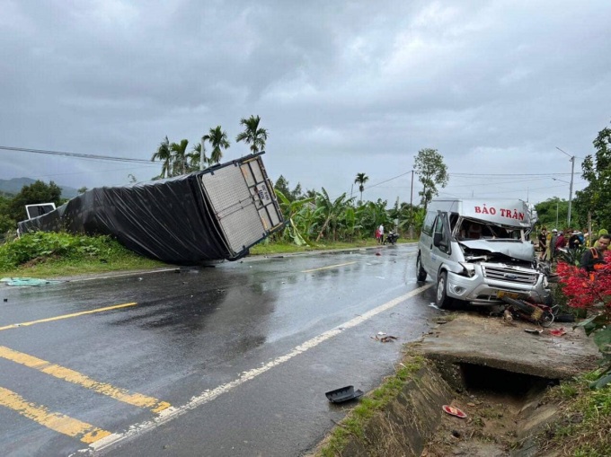 Tai nạn liên hoàn trên đường huyết mạch Bình Dương