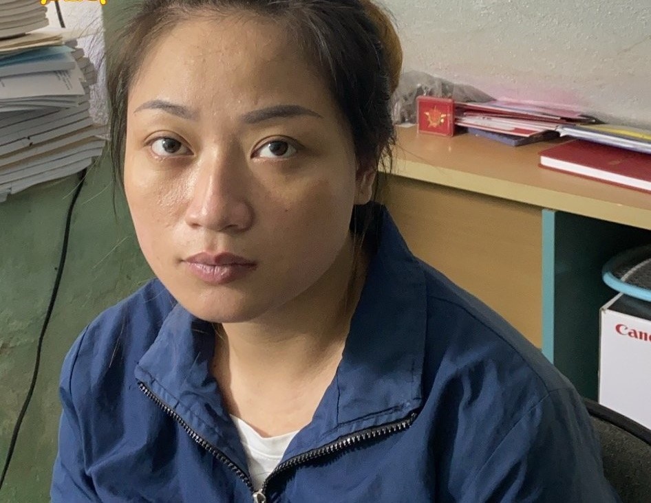 Nữ tướng băng cướp giật ngông cuồng bị truy nã nguy hiểm, ra đầu thú