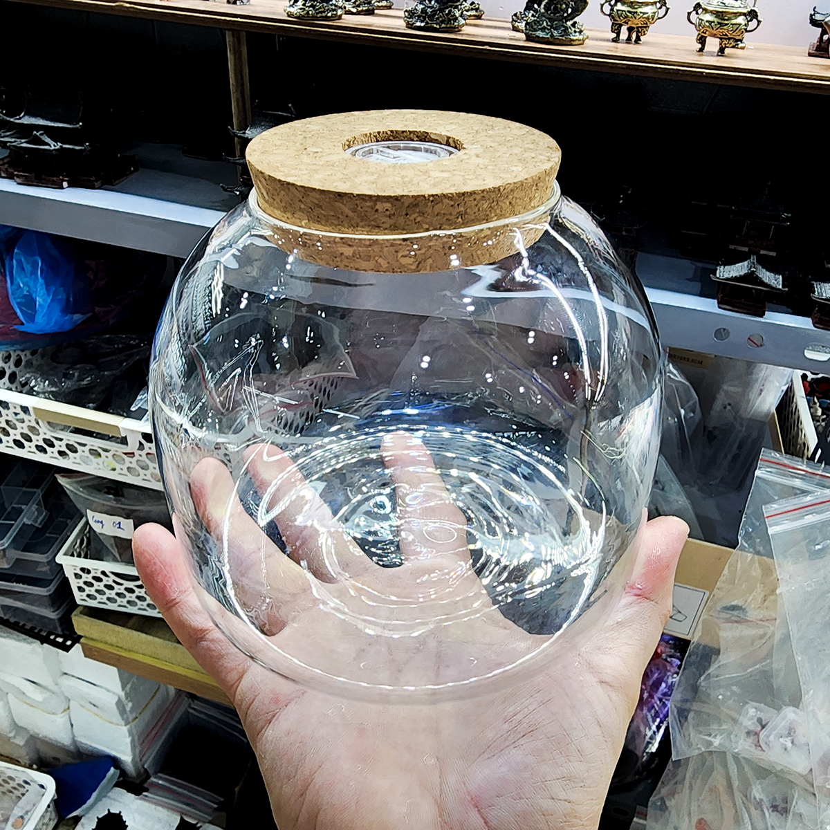 Bình thủy tinh tròn dẹt nắp bấc có đèn 15*13cm