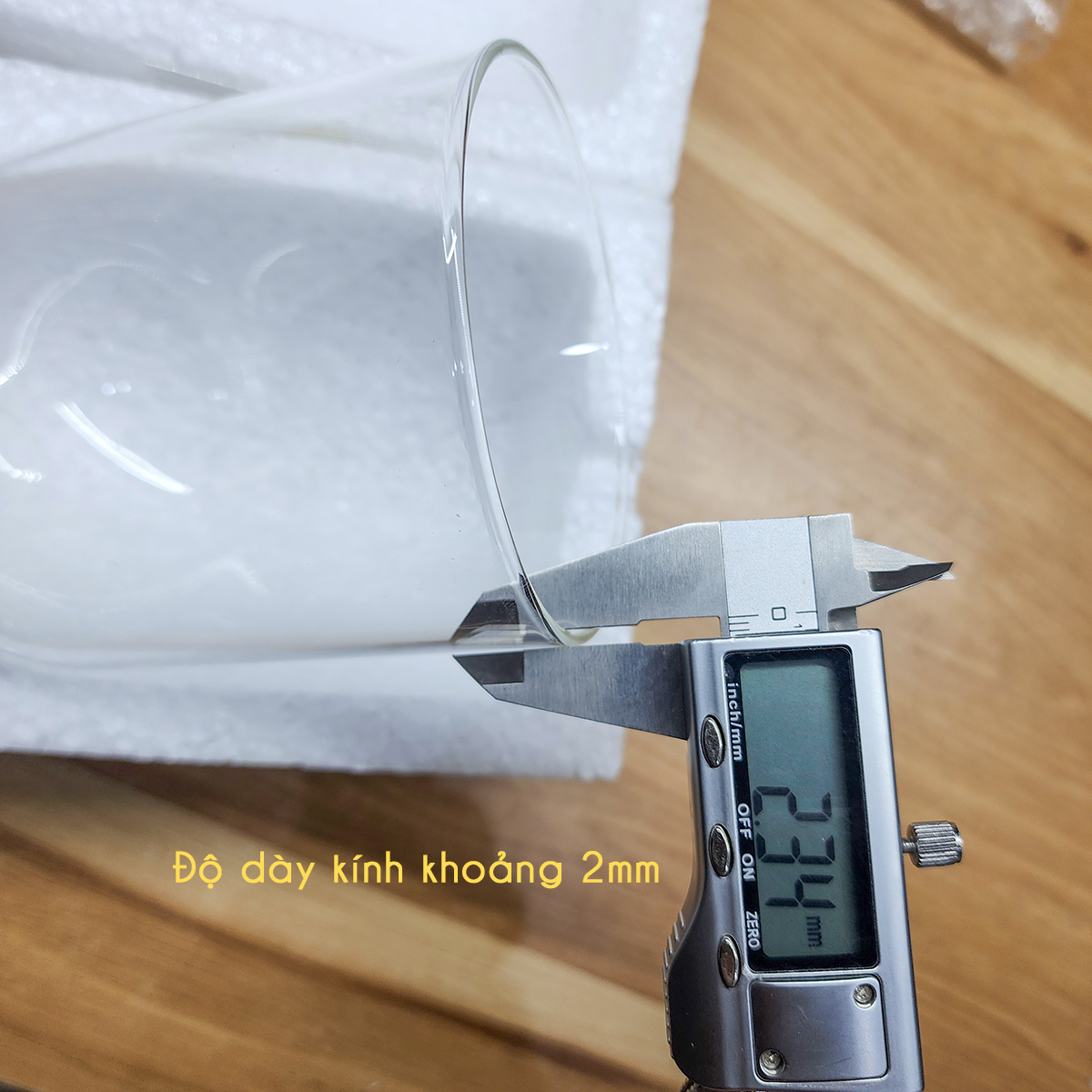 Bình thủy tinh nắp chụp đế gỗ