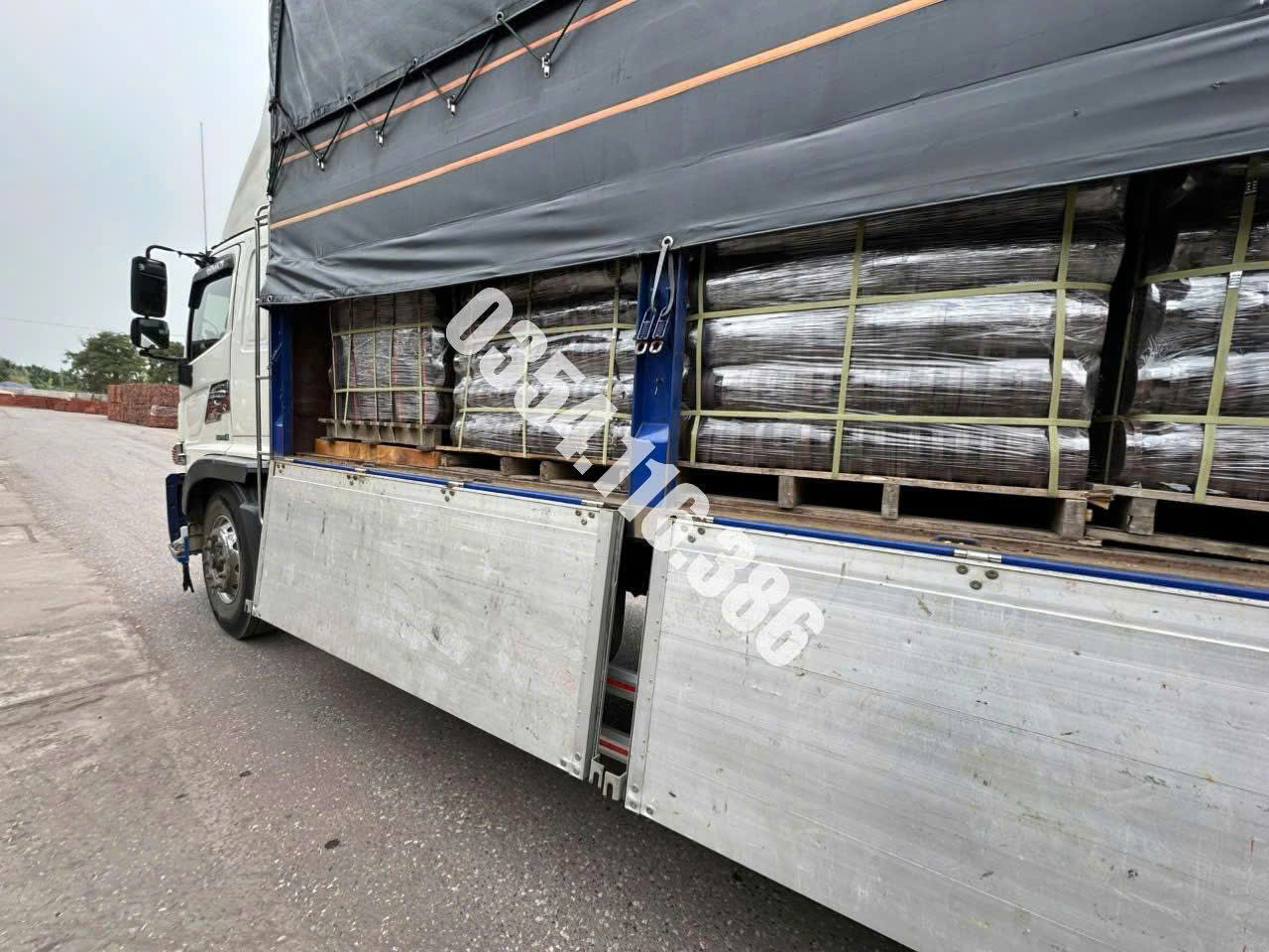 🚛 GIAO HÀNG NGÓI VẢY CÁ TỚI VÙNG BIỂN XA