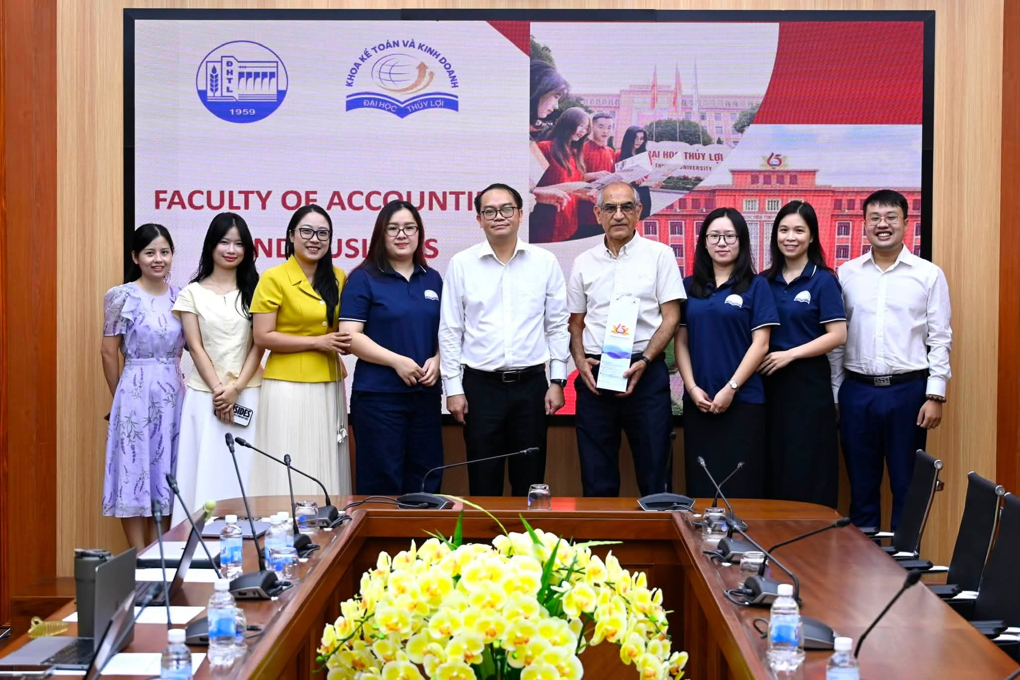 Khoa Kế toán và Kinh doanh