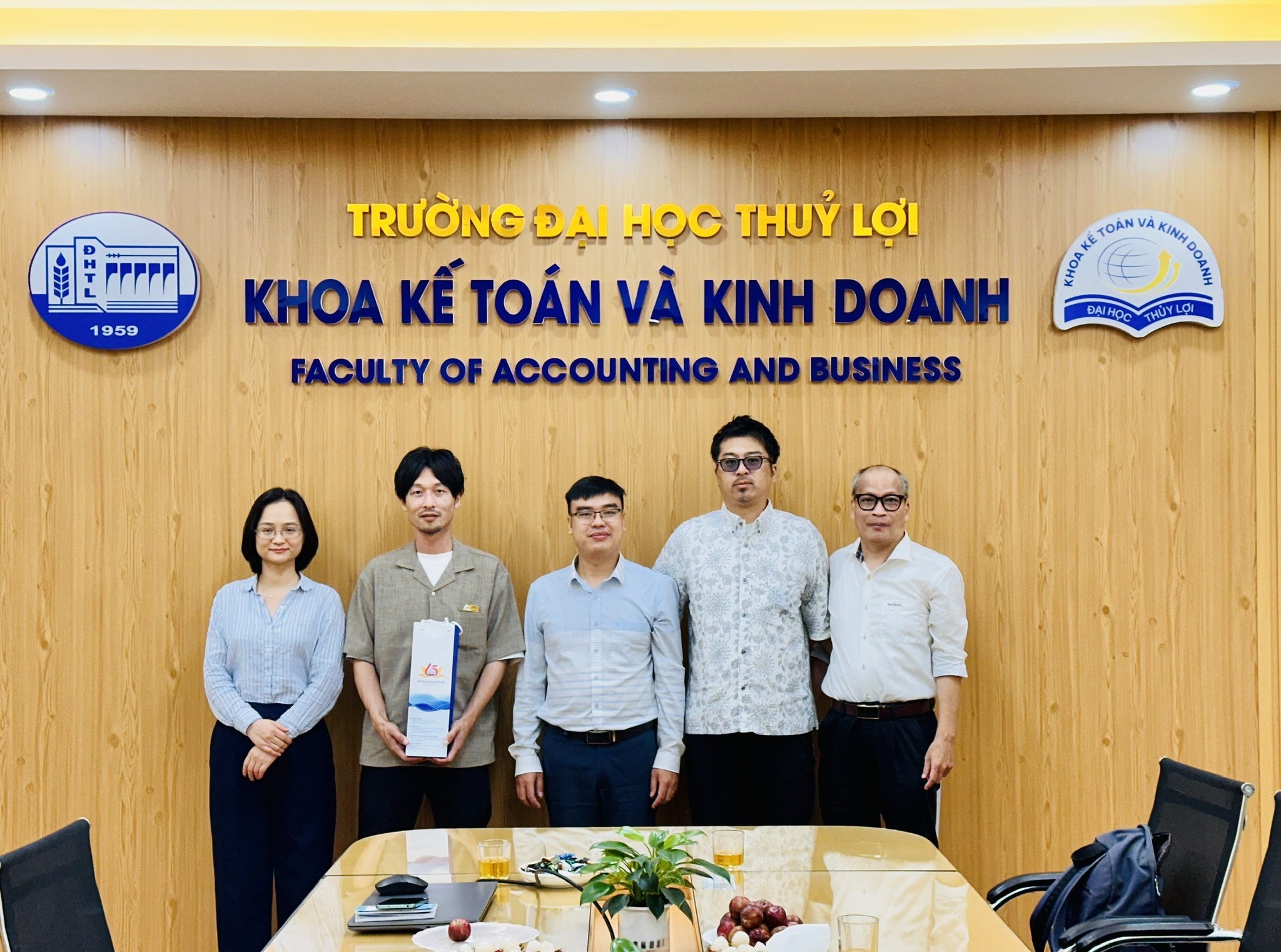 Khoa Kế toán và Kinh doanh