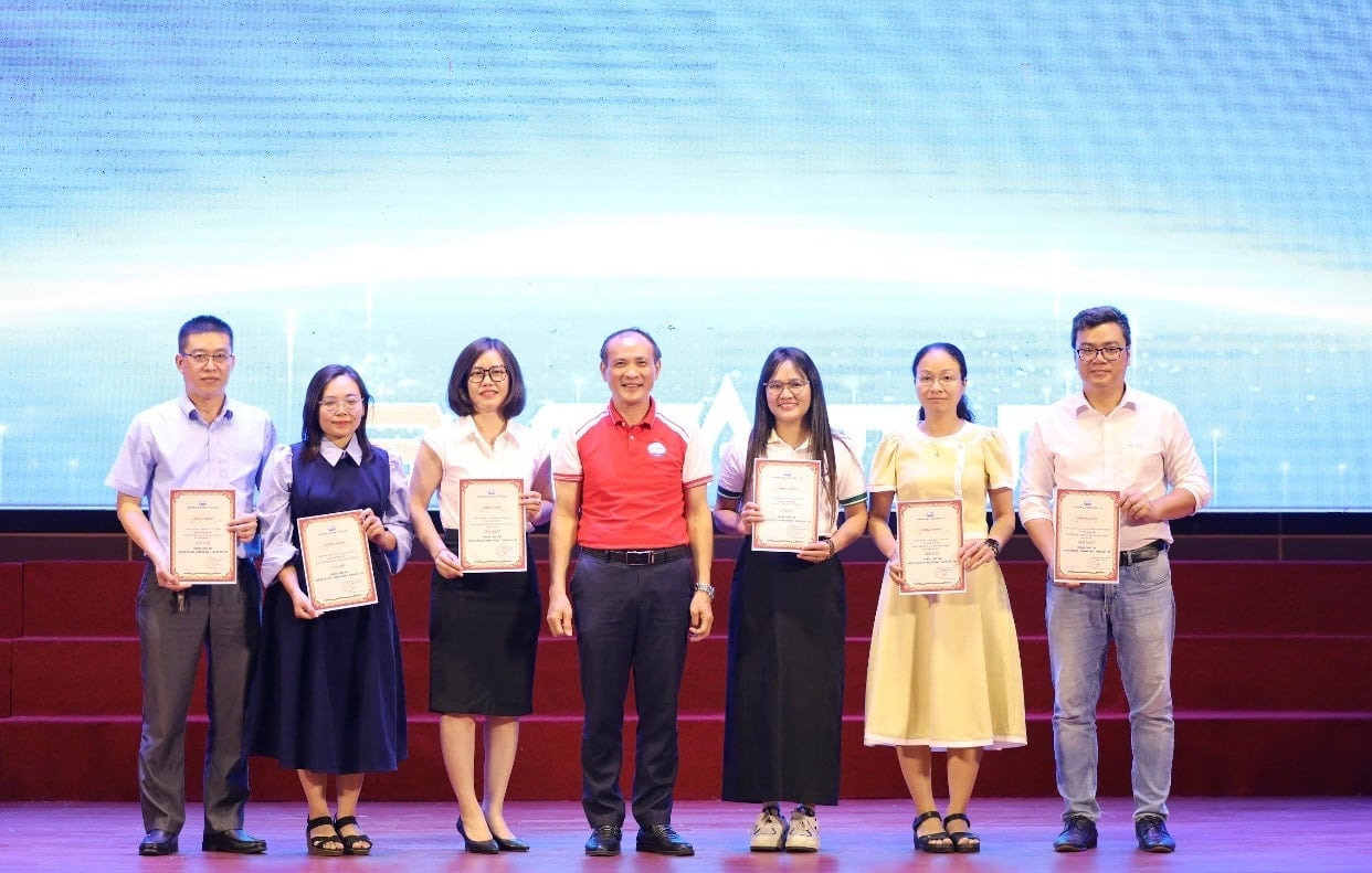 Khoa Kế toán và Kinh doanh