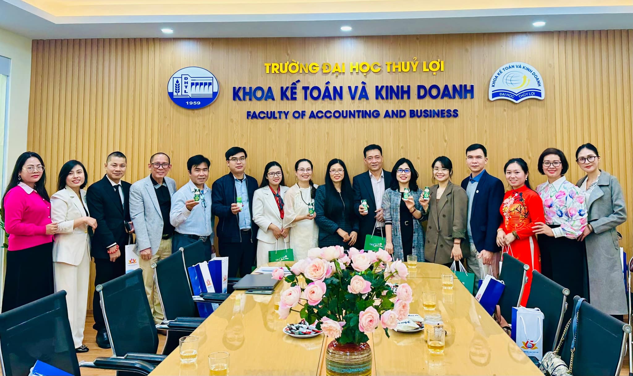 Khoa Kế toán và Kinh doanh