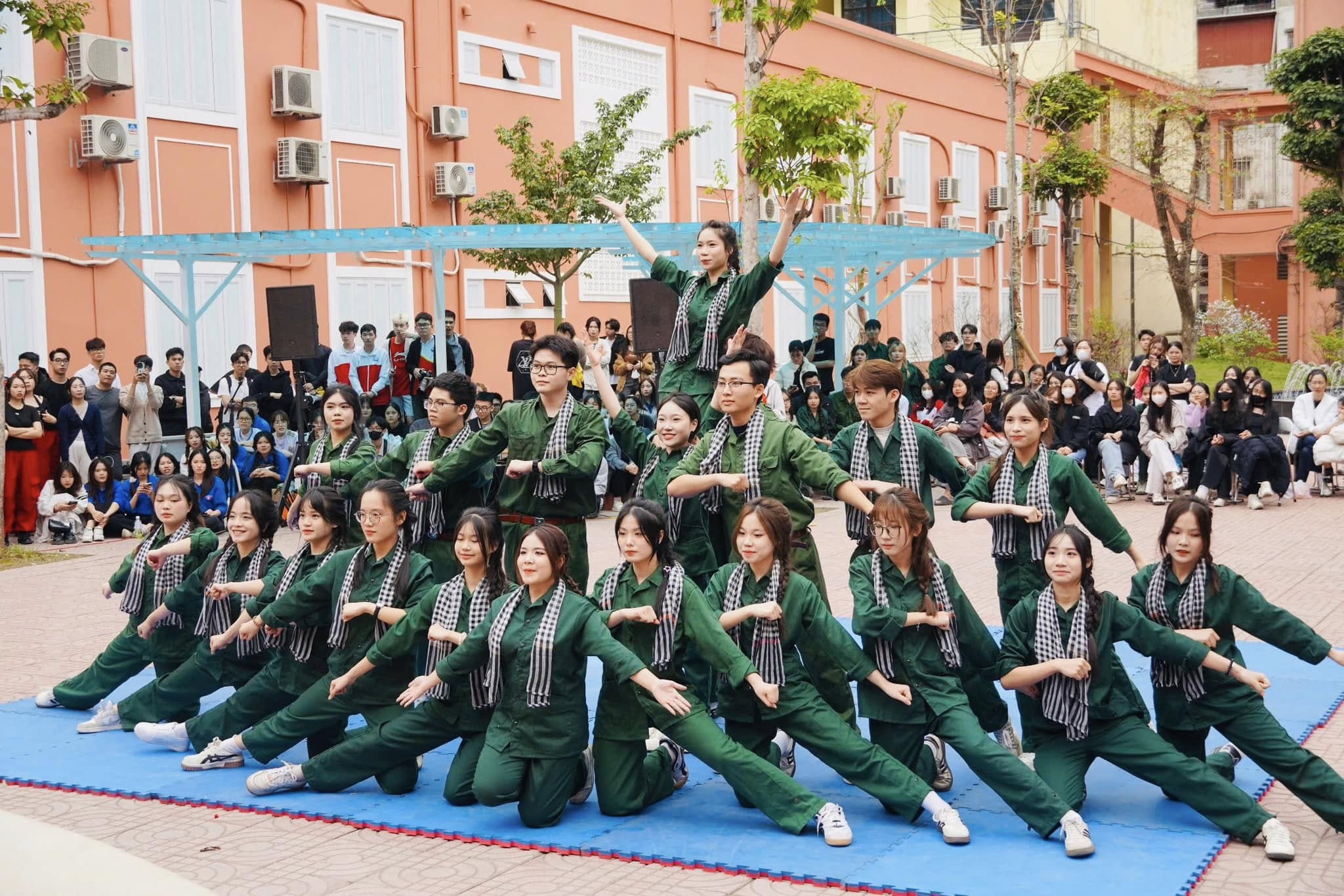 Khoa Kế toán và Kinh doanh