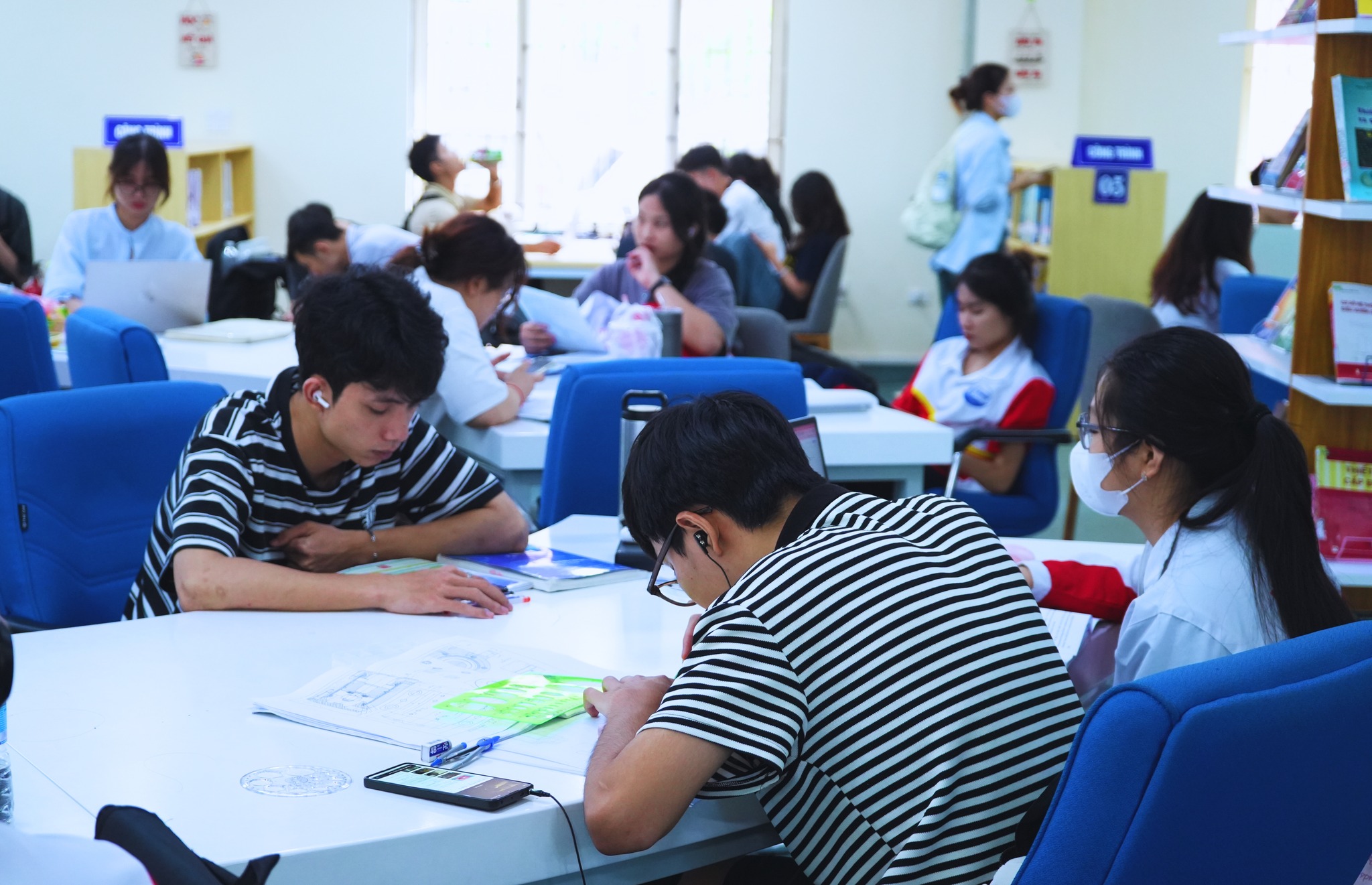 Khoa Kế toán và Kinh doanh