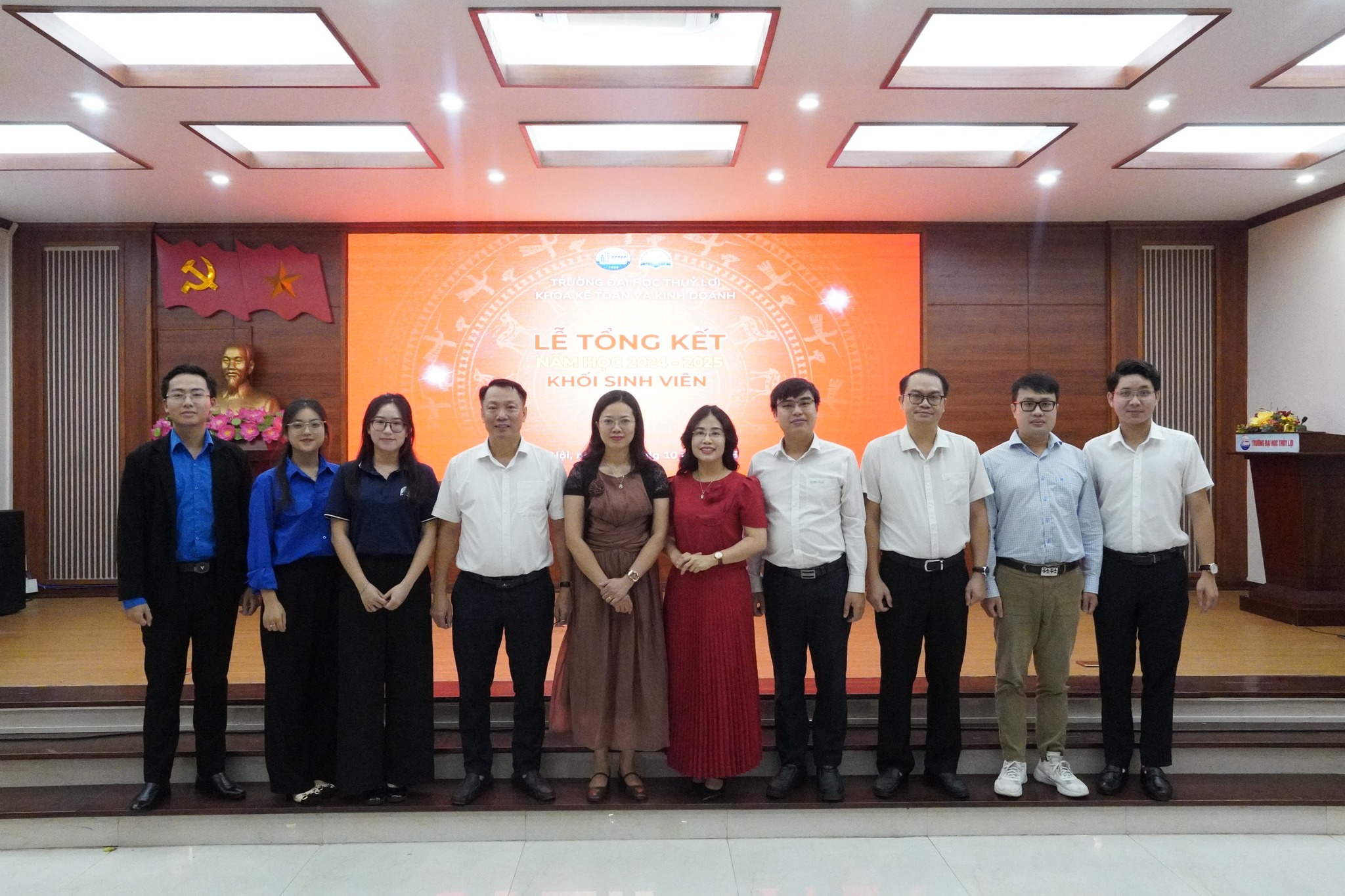 Khoa Kế toán và Kinh doanh