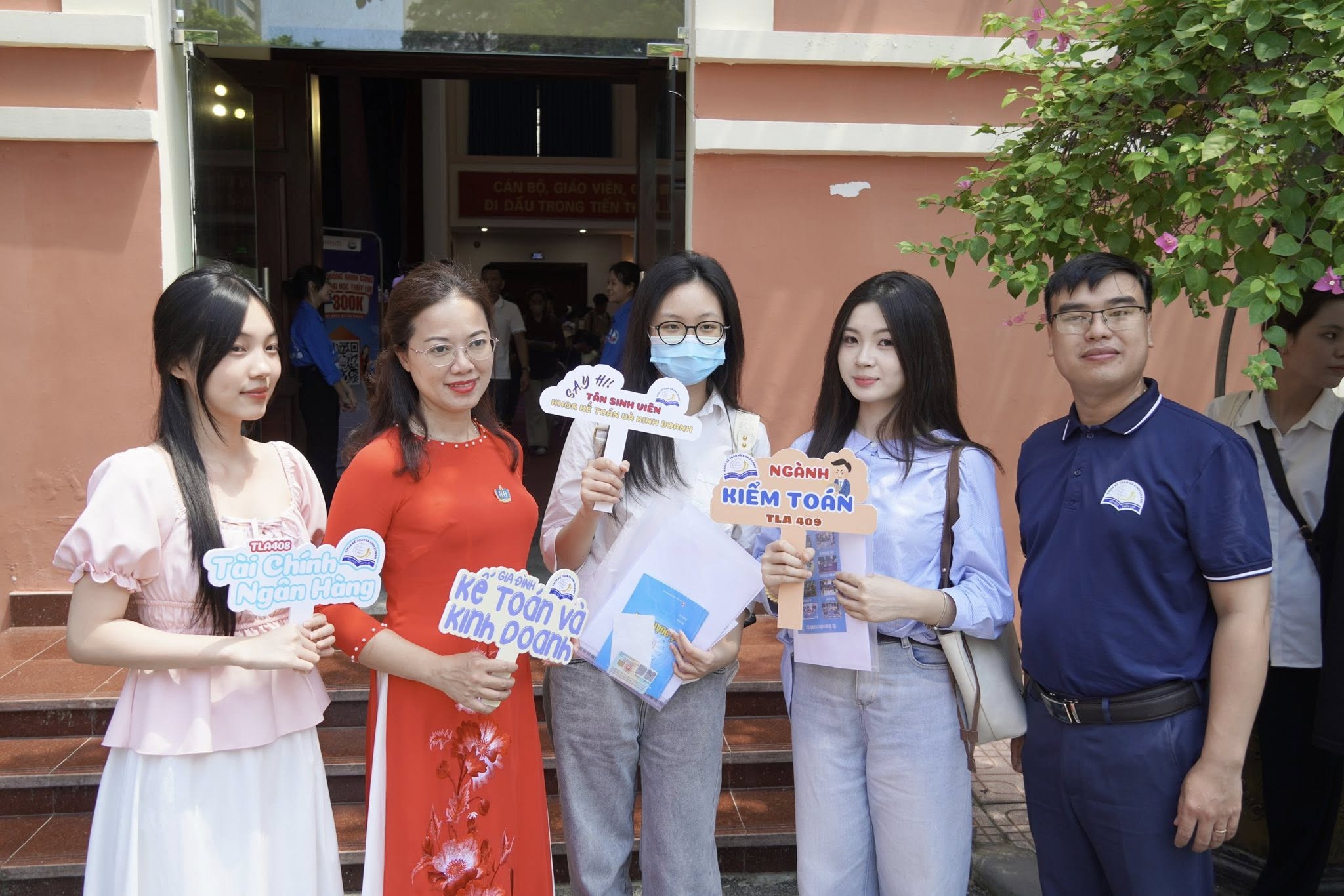 Khoa Kế toán và Kinh doanh