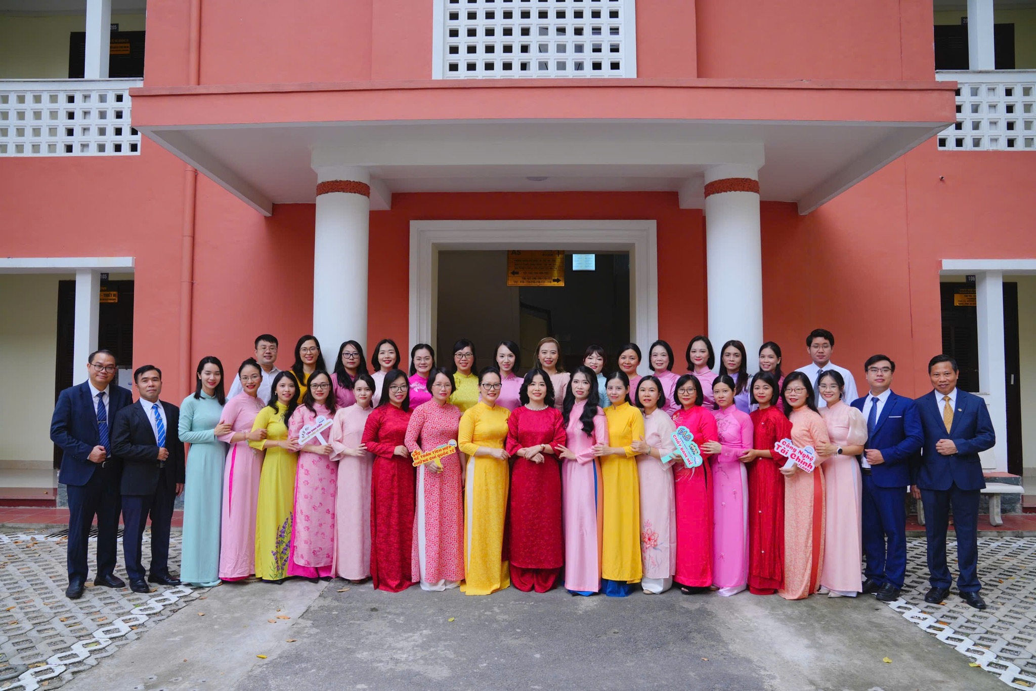 Khoa Kế toán và Kinh doanh