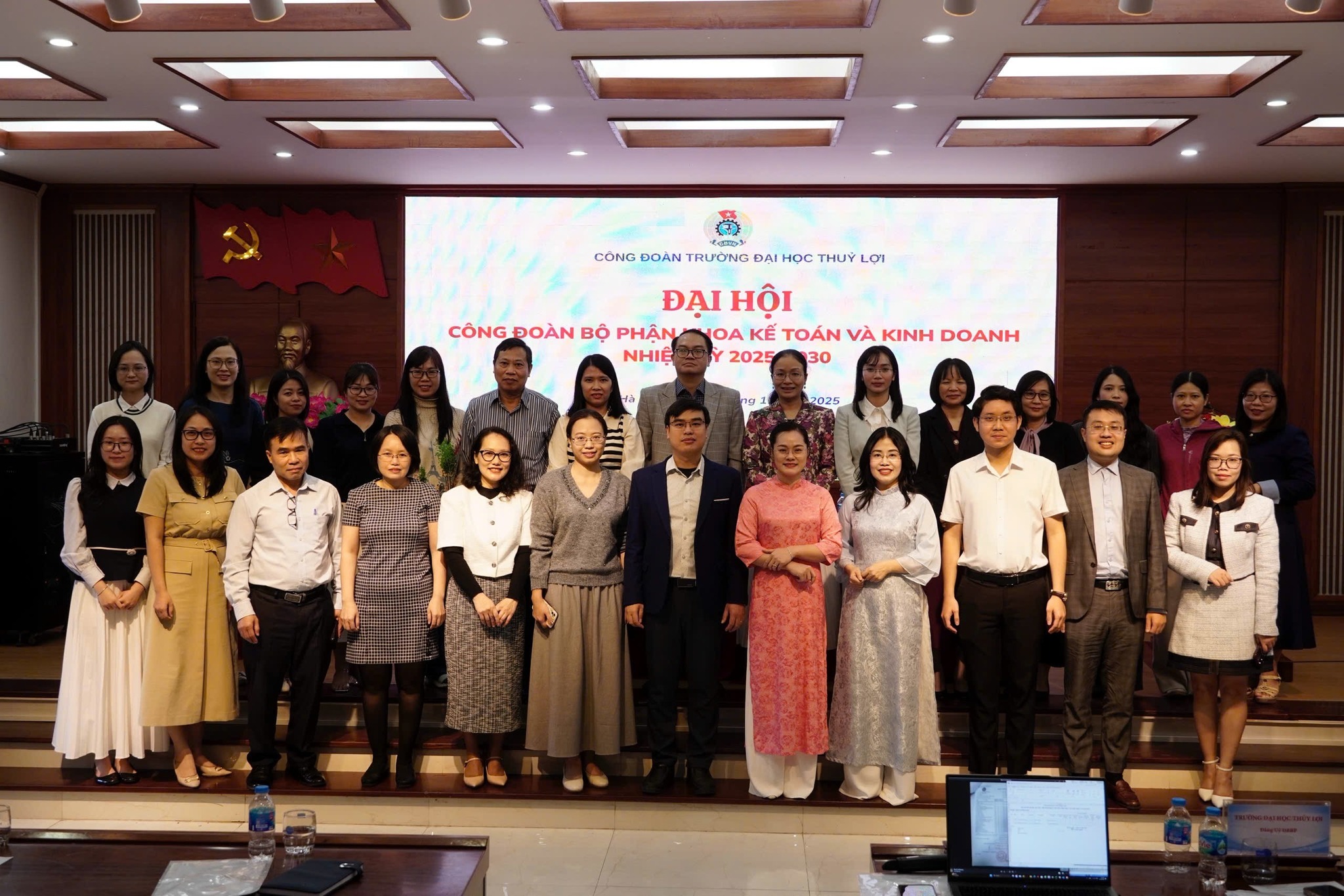 Khoa Kế toán và Kinh doanh