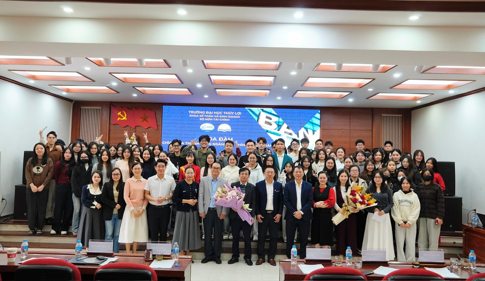 Khoa Kế toán và Kinh doanh