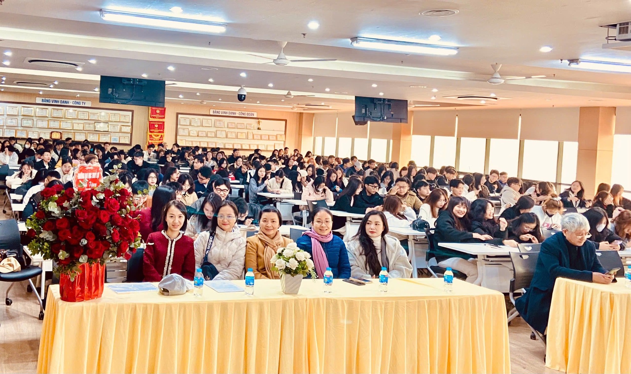 Khoa Kế toán và Kinh doanh