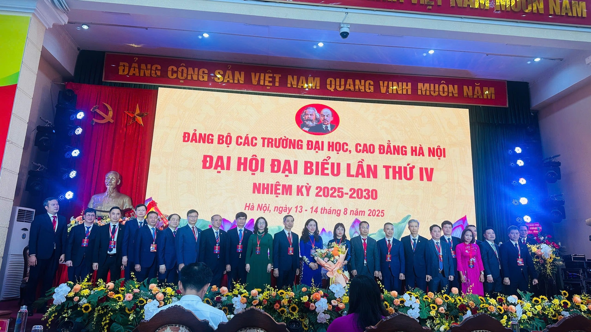 Khoa Kế toán và Kinh doanh