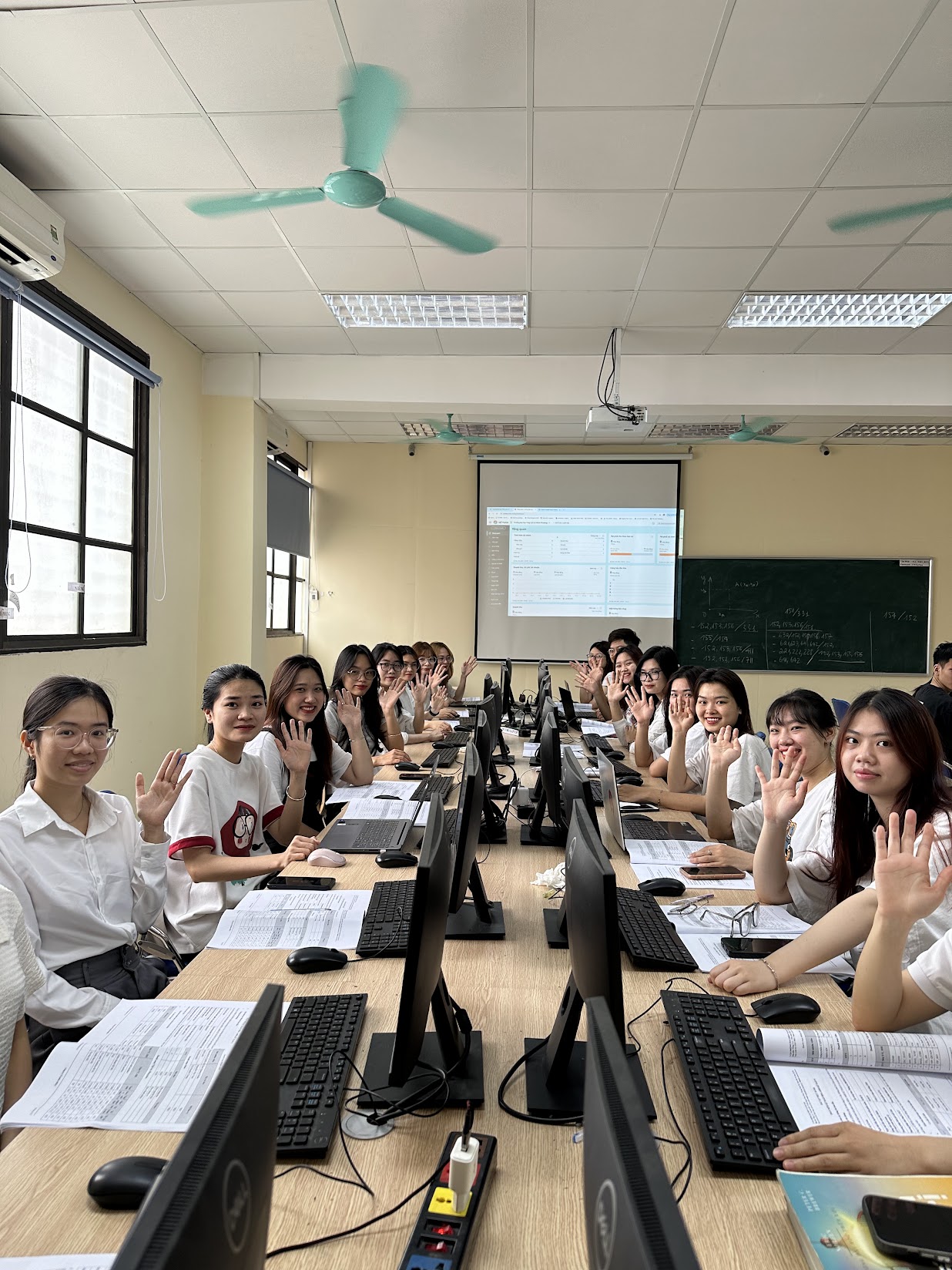 Khoa Kế toán và Kinh doanh