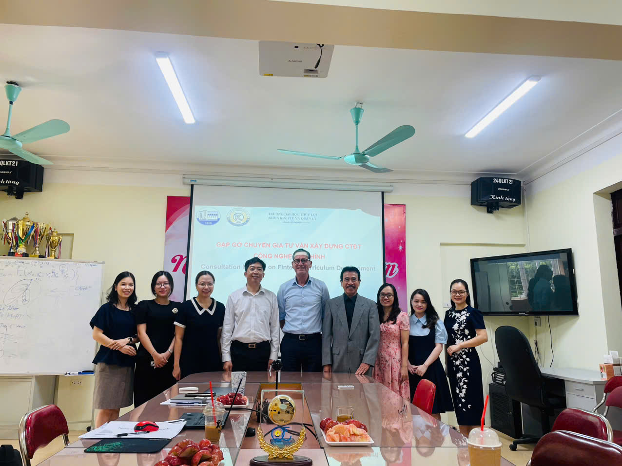 Khoa Kế toán và Kinh doanh