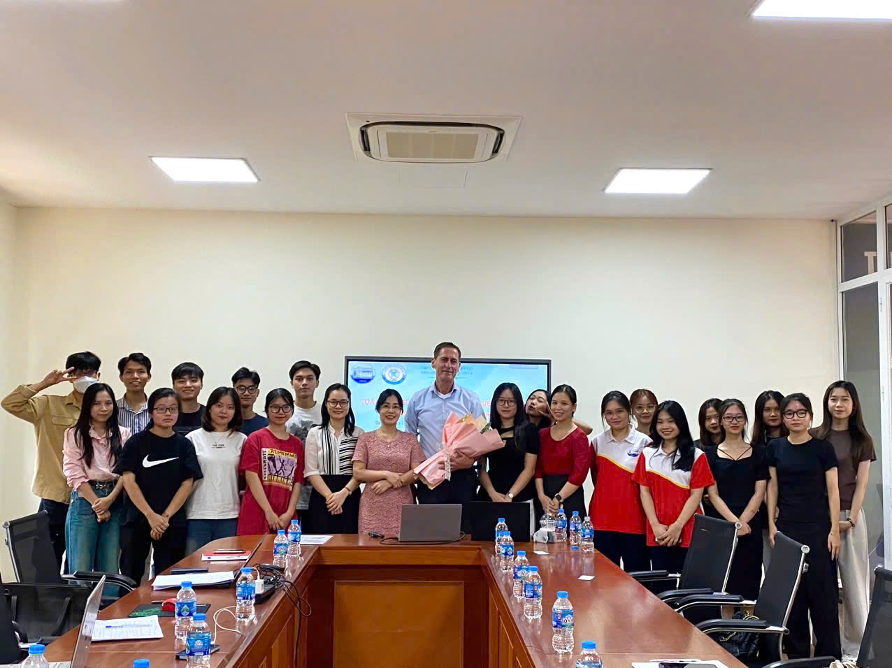 Khoa Kế toán và Kinh doanh