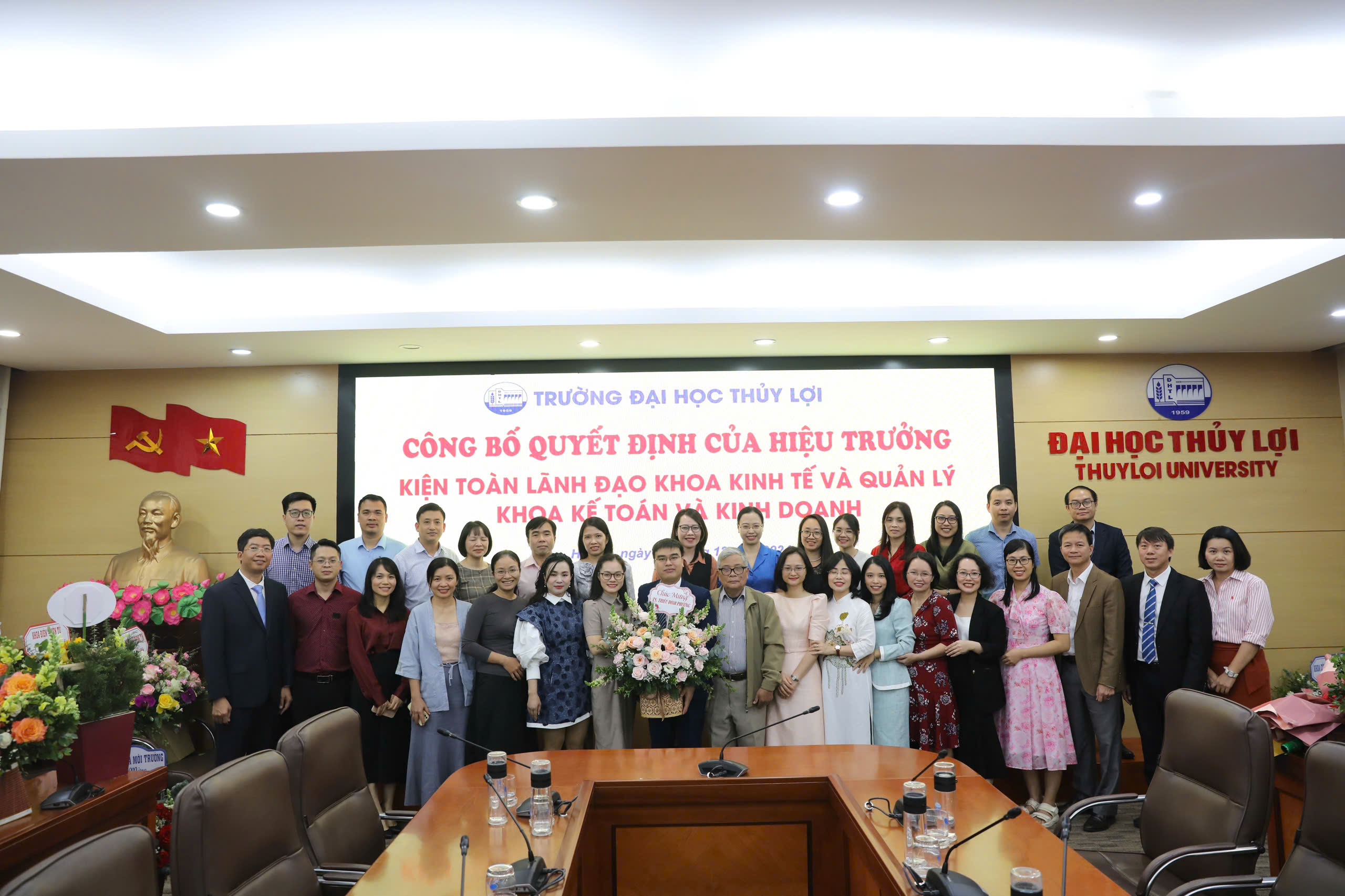 Khoa Kế toán và Kinh doanh