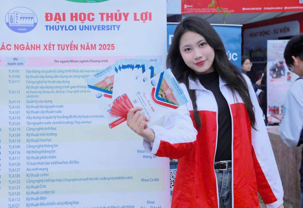 TUYỂN SINH 2025: GIẢNG VIÊN VÀ SINH VIÊN NGÀNH KIỂM TOÁN SÁT CÁNH CÙNG CÁC SĨ TỬ 2K7 Khoa Kế toán và Kinh doanh
