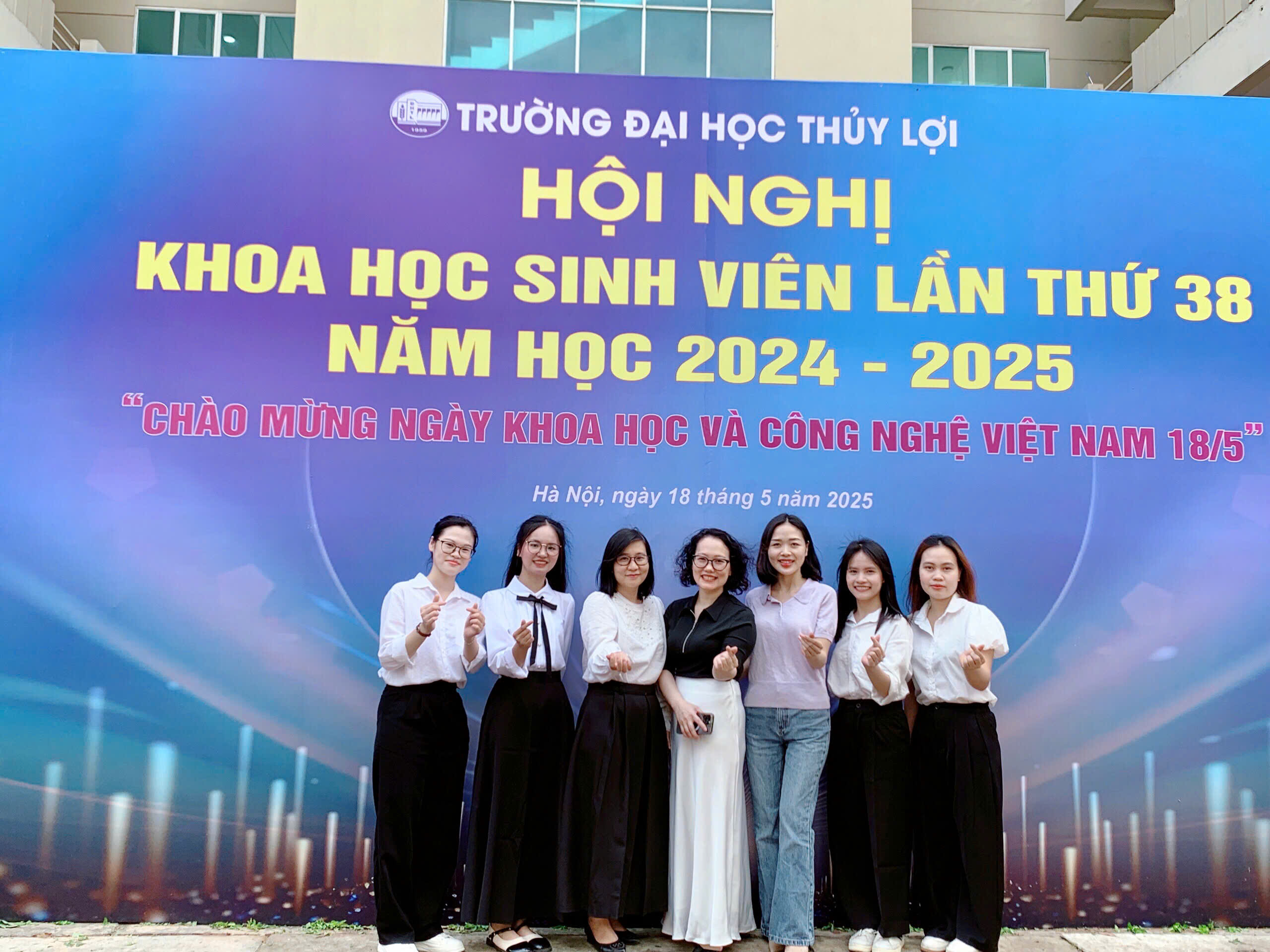 Khoa Kế toán và Kinh doanh