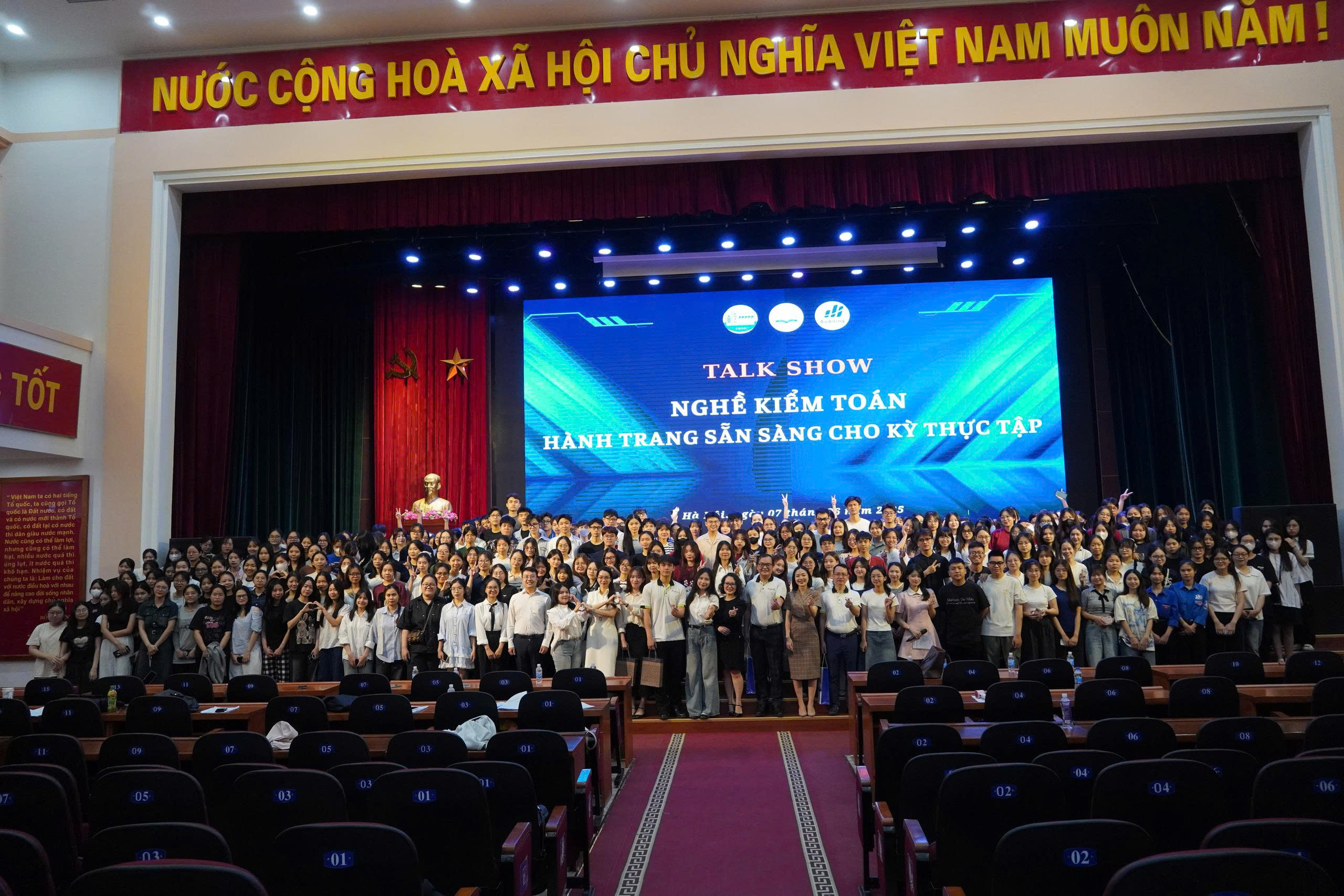 Khoa Kế toán và Kinh doanh