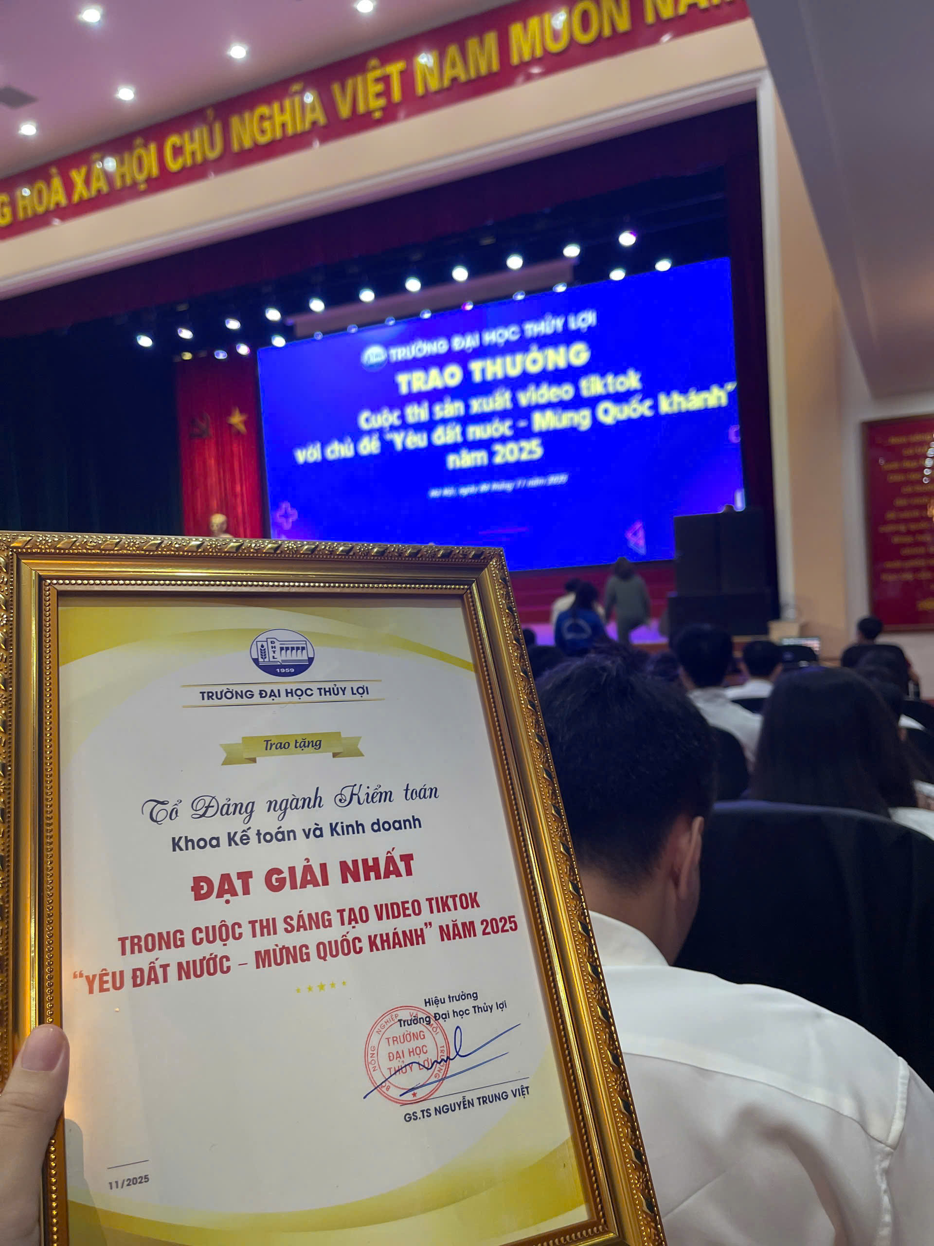 Khoa Kế toán và Kinh doanh