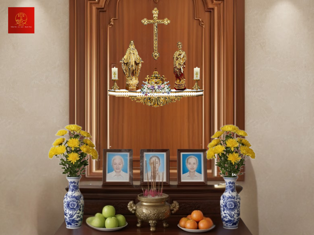 Bàn thờ gia tiên Công giáo đặt tại phòng khách, trang trọng với thánh giá làm trung tâm, thể hiện sự hiếu kính tổ tiên trong Đức tin Kitô giáo