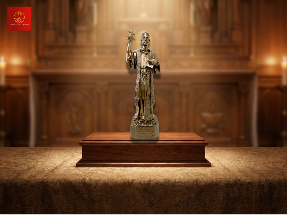 Bức tượng đồng chân dung Cha Diệp do Vật phẩm Công giáo Kim Ân chế tác