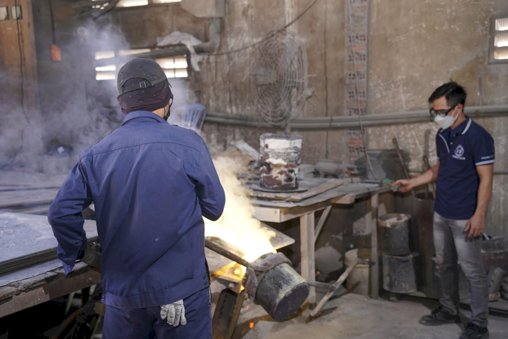 Vật phẩm Công giáo Kim Ân sử dụng chất liệu đồng cao cấp, giúp tượng có trọng lượng vững chãi và khả năng chống chịu va đập