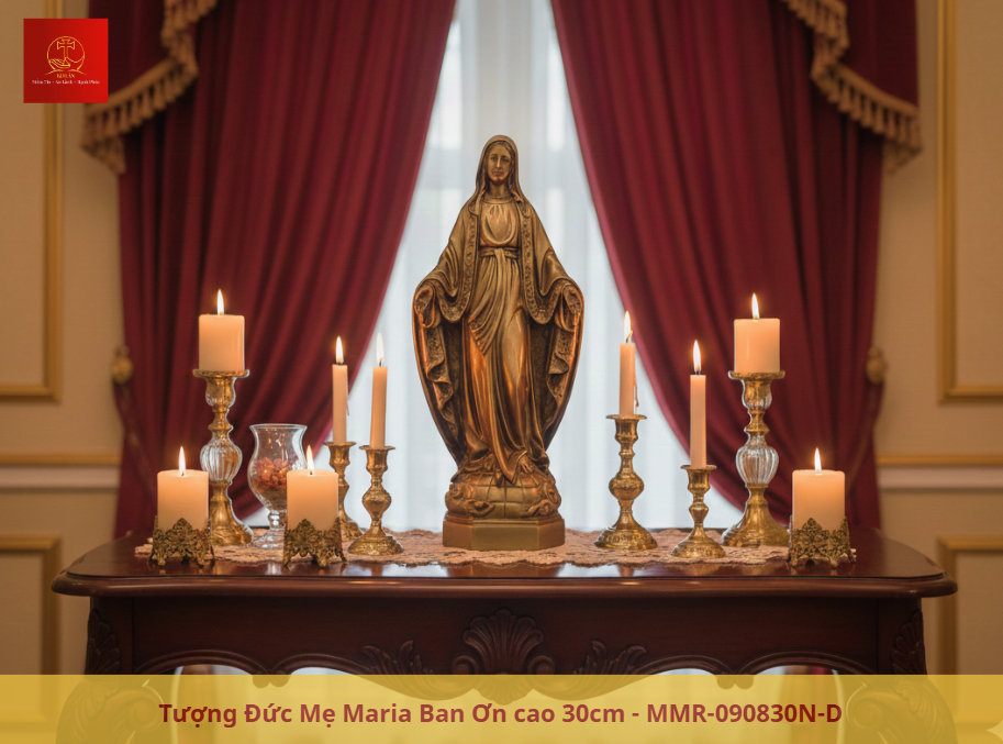 Mẫu bàn thờ Đức Mẹ nhỏ gọn, tinh tế với điểm nhấn là tượng Đức Mẹ Maria Ban Ơn cao 30cm