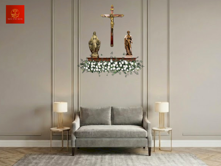 Bàn thờ Công giáo gồm Thánh Giá Chúa Giêsu, tượng Đức Mẹ và tượng Thánh Giuse