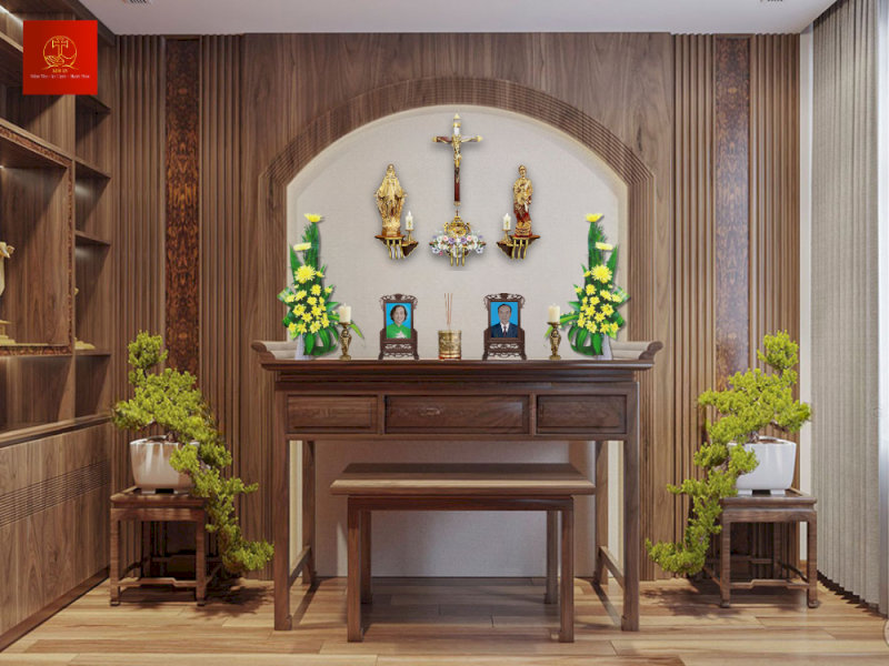 Bàn thờ Công giáo đơn giản với nét đẹp thánh thiện, kết hợp cùng ánh sáng vàng ấm áp.