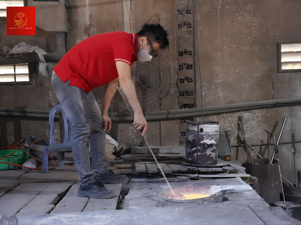 Công nghệ đúc hiện đại giúp diện mạo tượng Mẹ Fatima láng mịn và rõ nét.