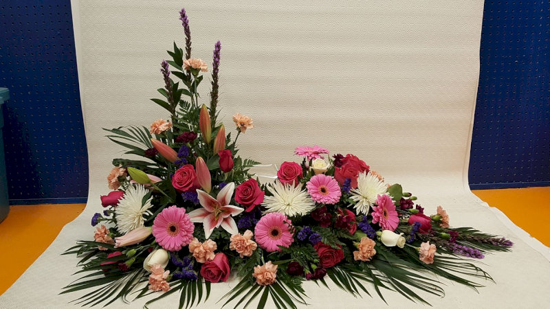 Đây là dáng cắm hoa lý tưởng để đặt ở góc bàn thờ hoặc góc tường cạnh bàn thờ