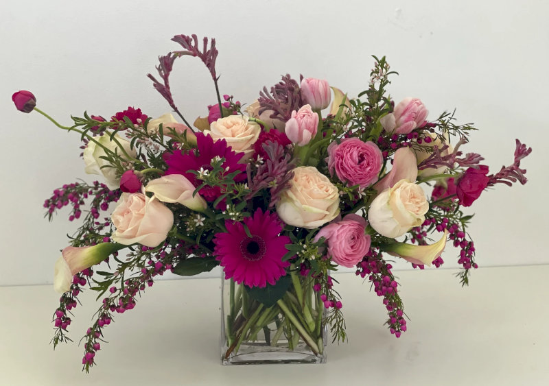 Hoa dâng Chúa phải là loại tươi lâu, không gây rụng cánh bừa bãi